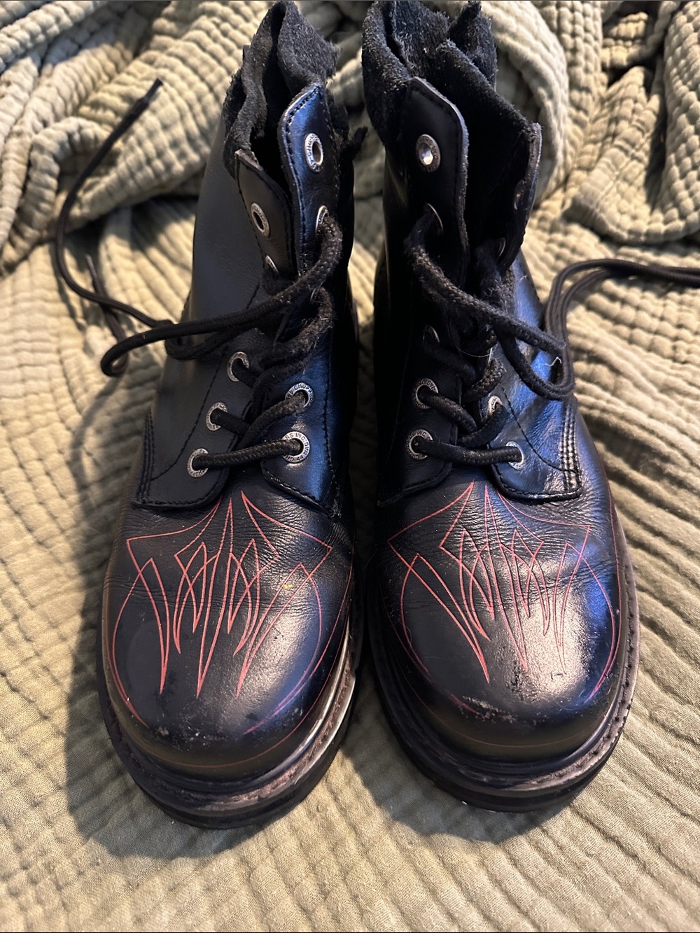 Vintage Black Men's Lace-Up Boots with Red Graphic Toes